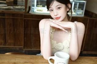 17c吃瓜苹果版：就这么安静地坐着，等瓜吧。