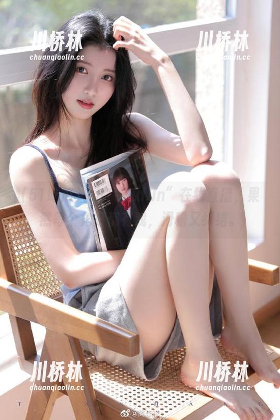 “51吃瓜fun”在线直播，果然每个角落都有戏，滑稽又纠结。