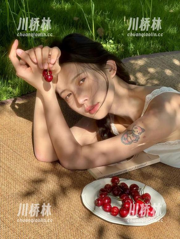 在安卓系统上，51黑料网就像个抓马小精灵，转身就能扒到最新的瓜！