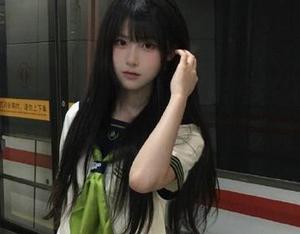 在www.吃瓜的网页上，八卦就像是小孩的图画，一派混乱而有趣。
