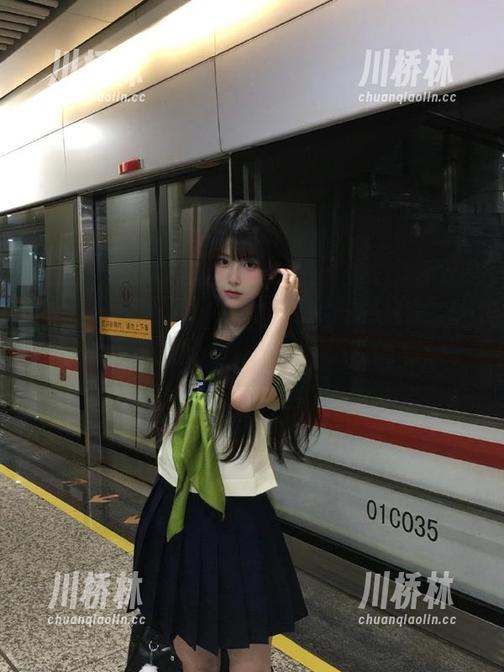 在www.吃瓜的网页上，八卦就像是小孩的图画，一派混乱而有趣。