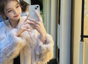 “吃瓜tv”上的视频更新了，居然是一只橘猫在追苍蝇，你信吗？