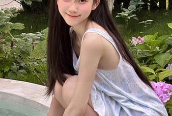 我要吃瓜2025，在线追踪明星们不小心搬砖的尴尬直播！
