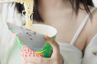 在91黑料不打烊官网，嘴巴里有瓜，脑子里全是八卦！