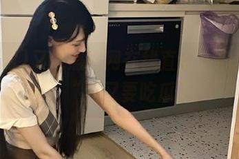 又是黑料网在线直达，心里直接想到：“我又要吃瓜了！”