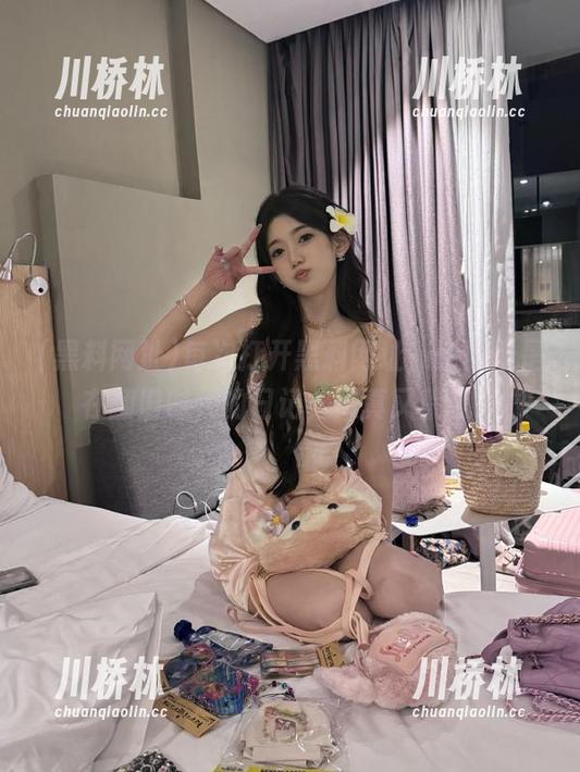 每次打开黑料网址，感觉像是在翻旧时代的日记，天真又荒诞。